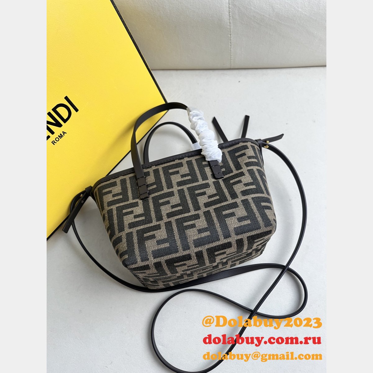 perfect F**di roll mini basket bag #8100