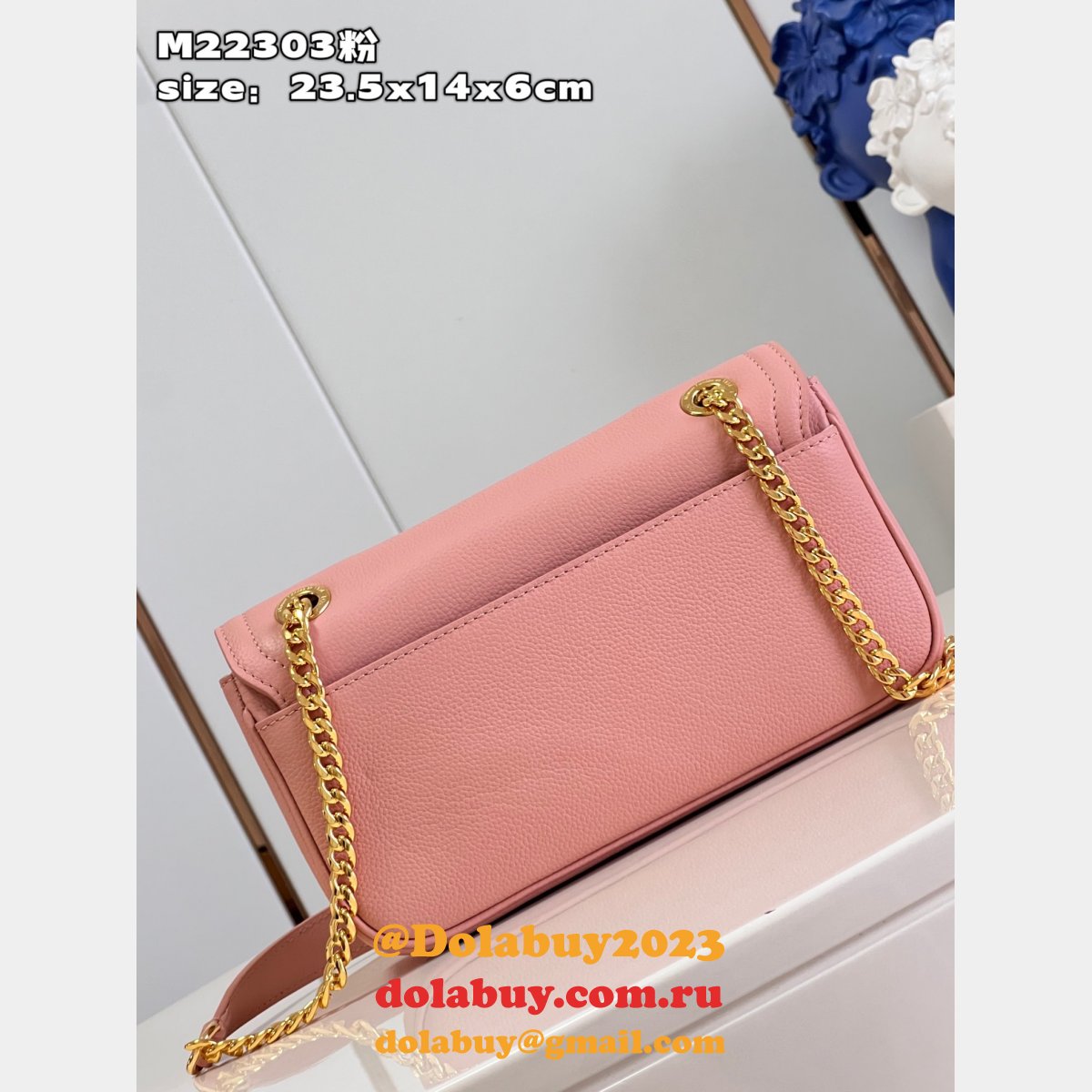Louis Vuitton Fashion M22303 Fake LockMe Chain East West Bag
