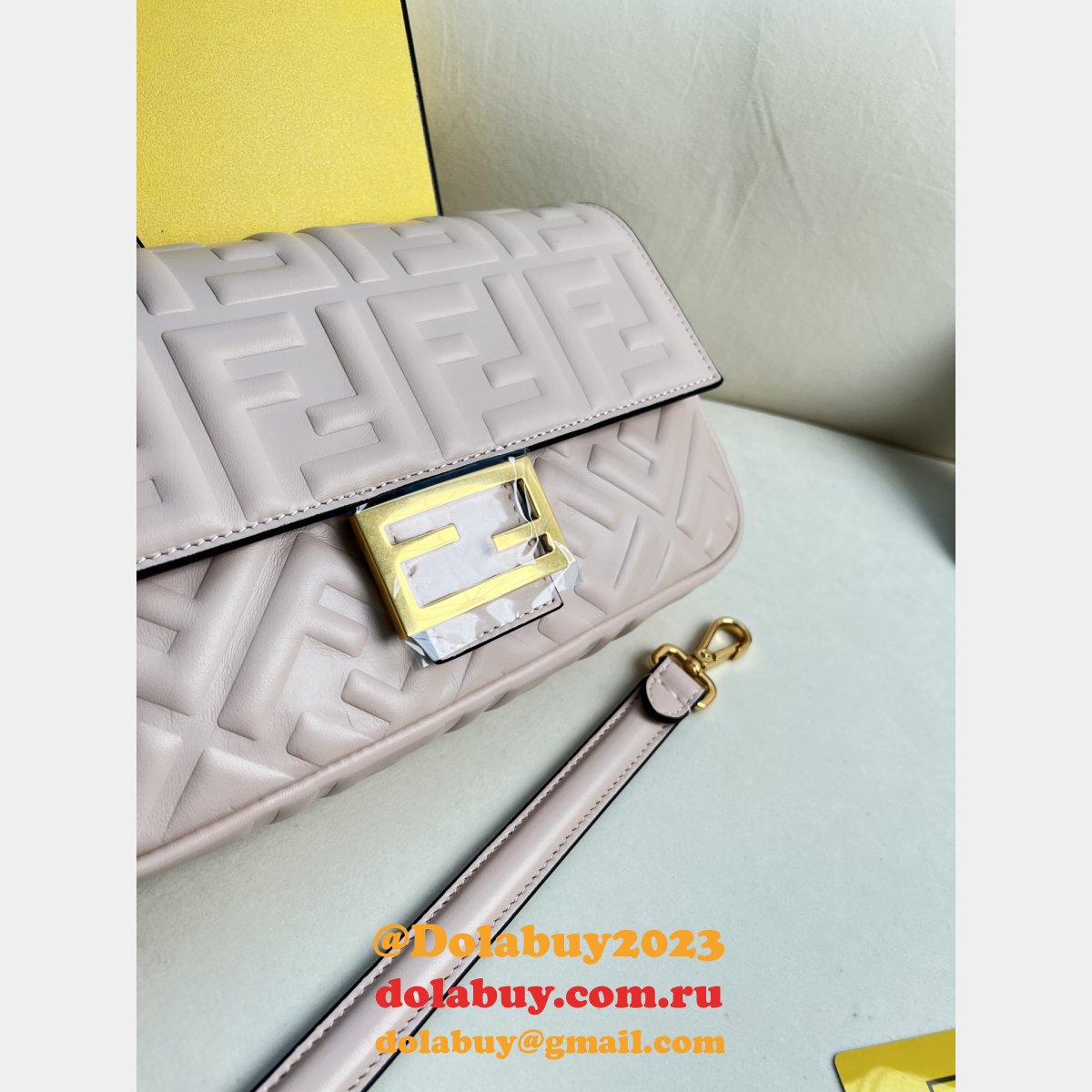 7 star F**di iconic baguette medium bag 211